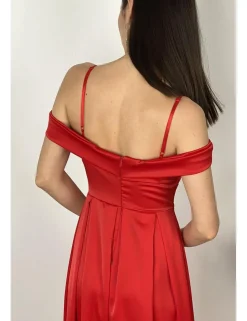 Vestido raso corte princesa rojo