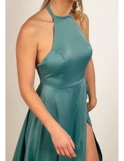 Vestido raso largo con abertura verde
