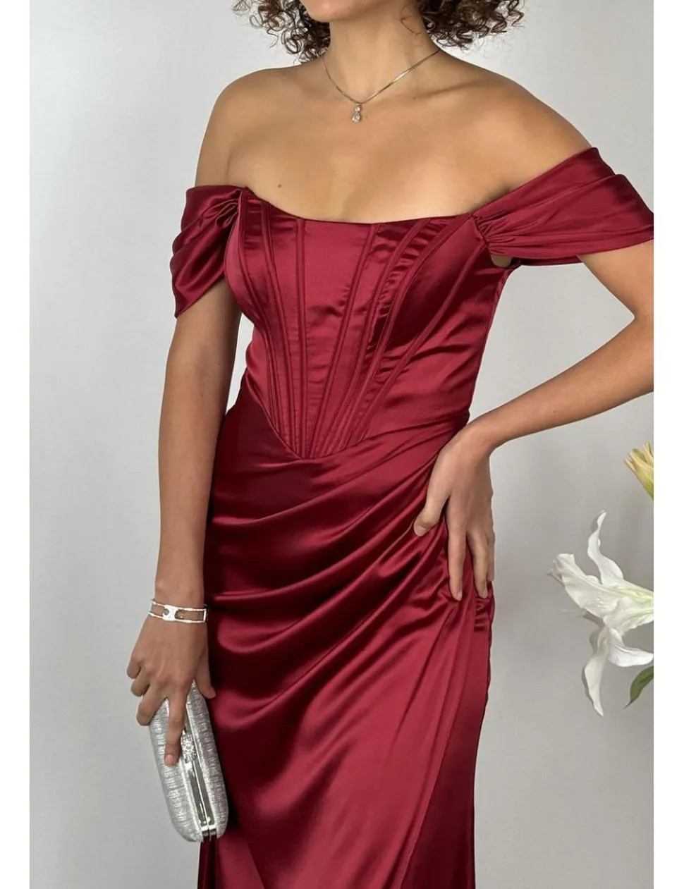 Vestido raso princesa burdeos