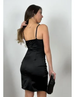 Vestido satinado corto con abertura negro