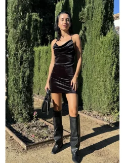 Vestido velvet cascada negro